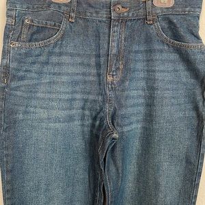 The Childrens Place boys size 18 straight leg jeans. Material is 100% cotton.